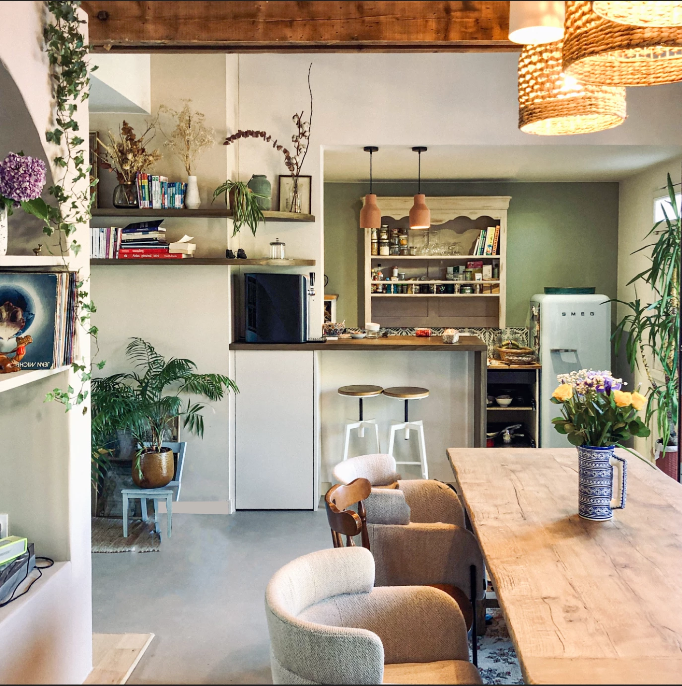 Beige, bonheur & curiosités — Rénovation d&rsquo;une maison — Mokcha Studio